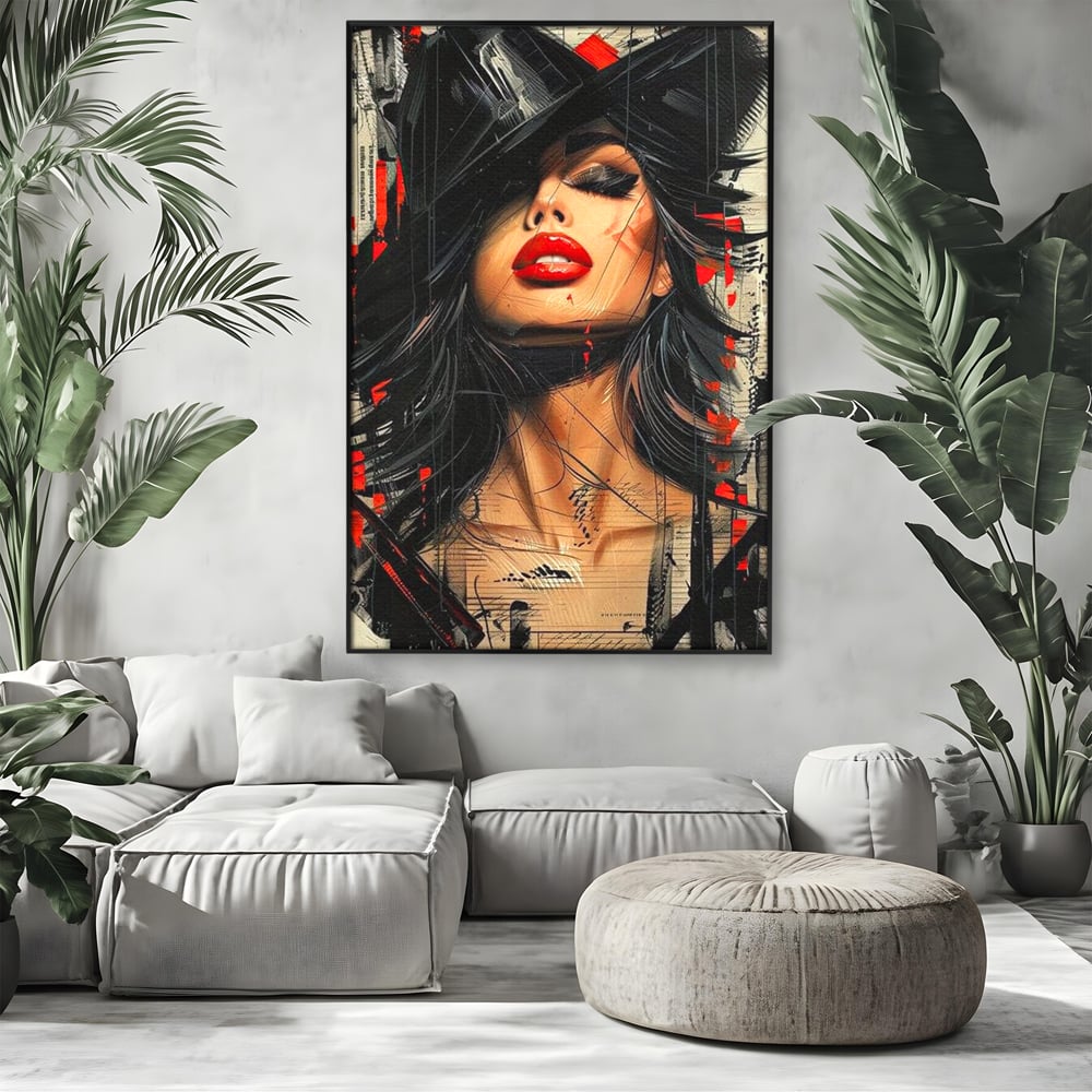 Tablou canvas cu tablou canvas cu portret stilizat de femeie, in rama de aluminiu negru, pe perete intr-un living